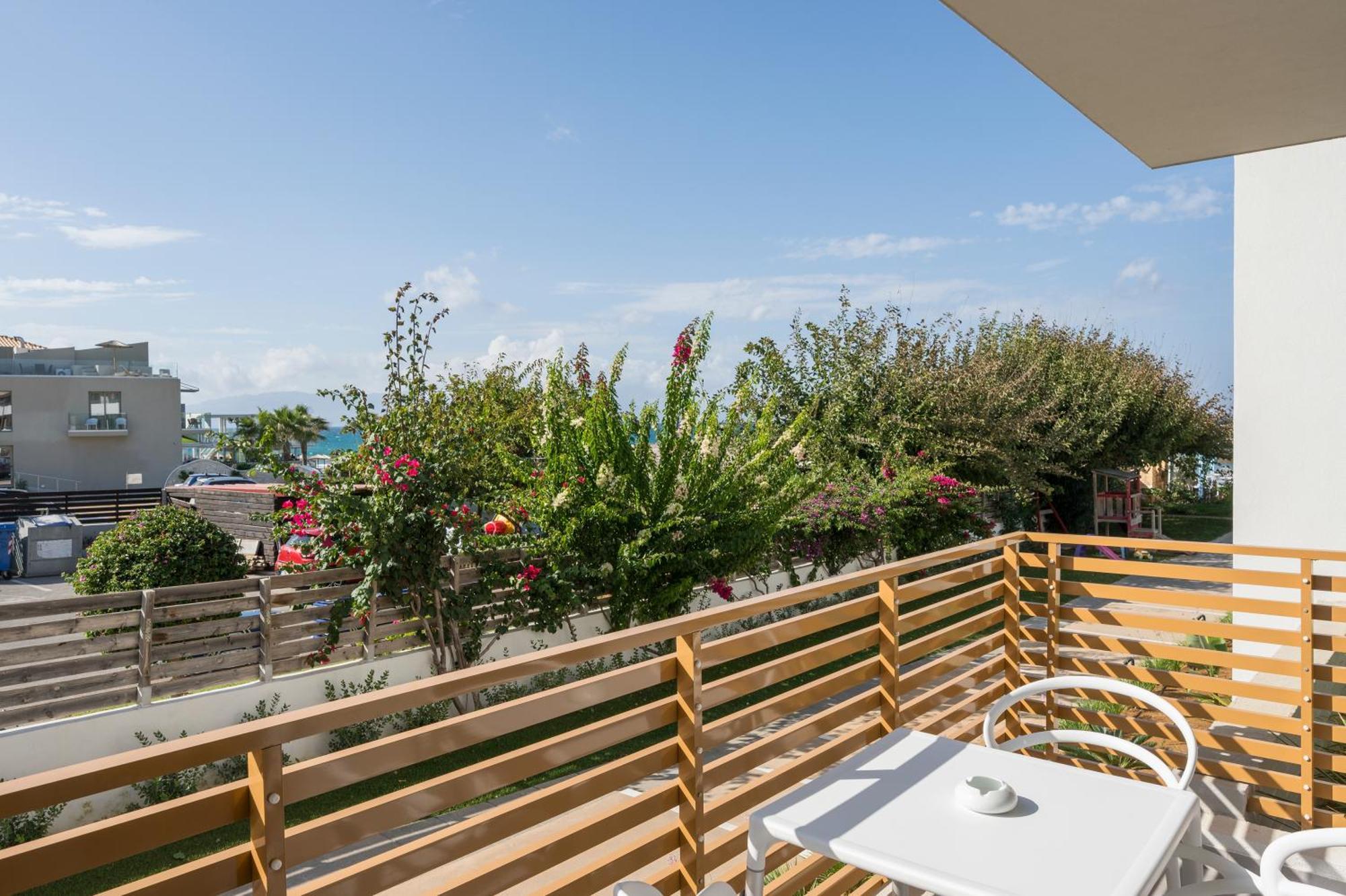 Ostrakon Suites Agia Marina Exterior foto
